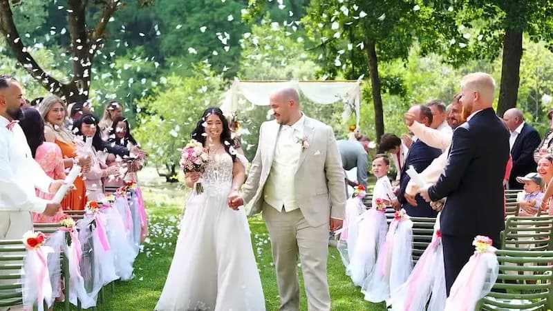 Eleganter Hochzeitssaal — ganzheitliche Event-Konzeption